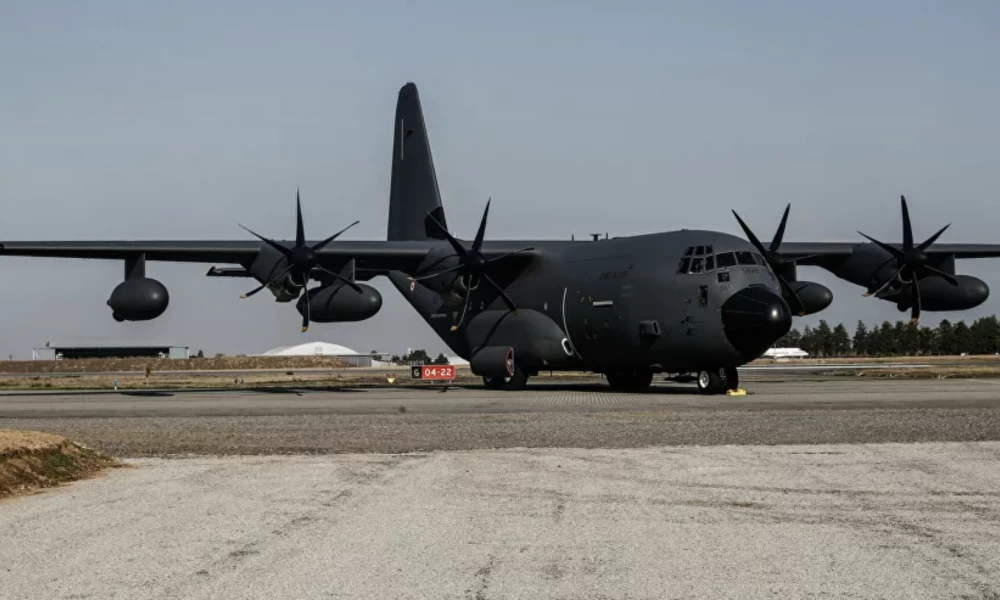 Οι ΗΠΑ στέλνουν ενισχύσεις: Μεταγωγικό C-130J προσγειώθηκε στο Κίεβο
